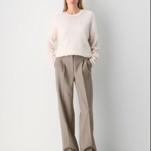 Aritzia The Effortless Pant - (Re)ssential in Taupe (US 0)